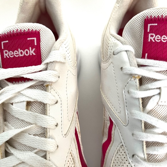 !! - Reebok Sneakers Size 8 in like New Condition - Picture 3 of 10